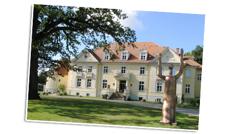 Der Friedensbote von Heinrich Kirchner vor dem Kloster Saunstorf